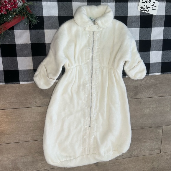 Vtg 1950s White Embroidered Bunting Sack Baby Girl Mun-Robe by Walter J. Murro - Picture 4 of 16